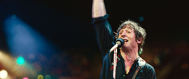 RECENZE: Násilně natahované a repetitivní. Bruce Springsteen by si zasloužil lepší film