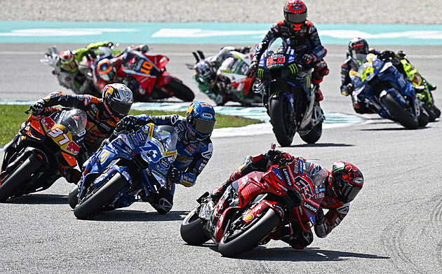 Salač v Sepangu kvůli technickým problémům nedojel, v Moto3 byla vážná havárie