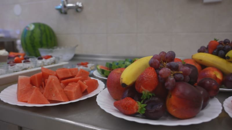 Past drahé doby: Češi kupují laciné a nezdravé jídlo, hrozí jim přitom předčasná smrt