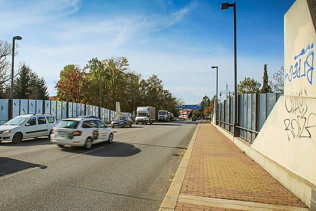 Stavba mostu na půl roku přetne vytížený městský okruh v Českých Budějovicích