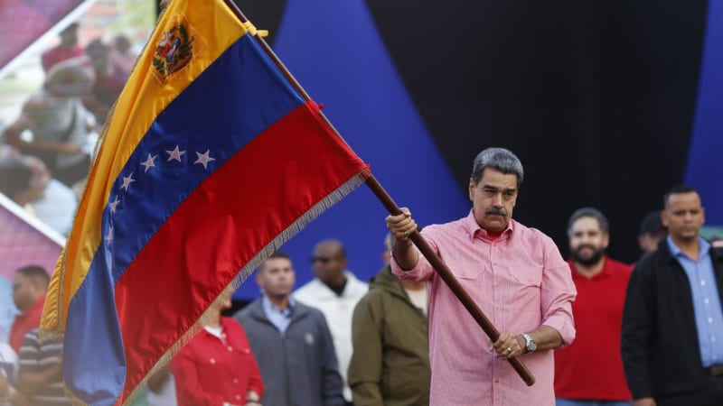 Vyrážejí USA do války s Venezuelou? Trump hrozí námořnictvem i sankcemi, Maduro žádá mír