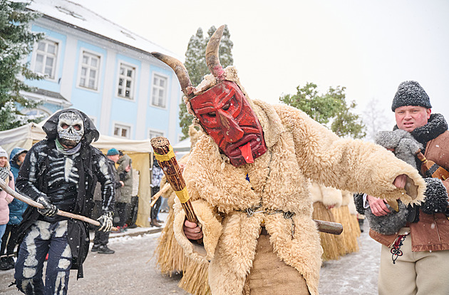 Čerti i lidová řemesla. Adventní tradice ožijí v Rožnově a Valašských Kloboukách