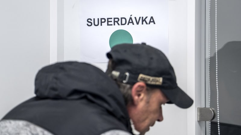 O „superdávku“ nepožádala řada sociálně slabých domácností, tvrdí výzkum. Co je odrazuje?