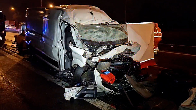 Dva mrtví po střetu aut na D1 v Brně. Dvacetikilometrová kolona se už rozjíždí