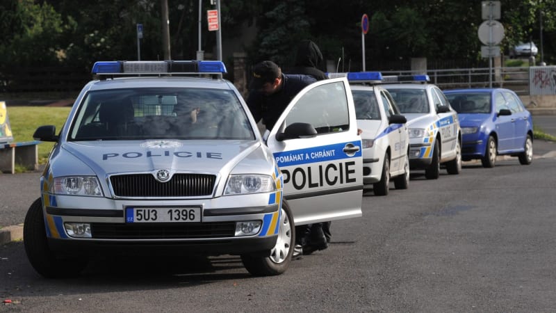 Seniorka odešla z ošetřovatelského domu a zmizela. Po noci strávené venku ji našla policie