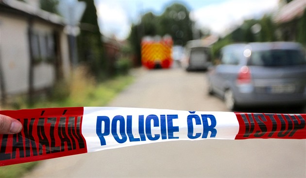 Policisté z Berounska vyšetřují otcovraždu. Rozložené tělo našli díky sousedům