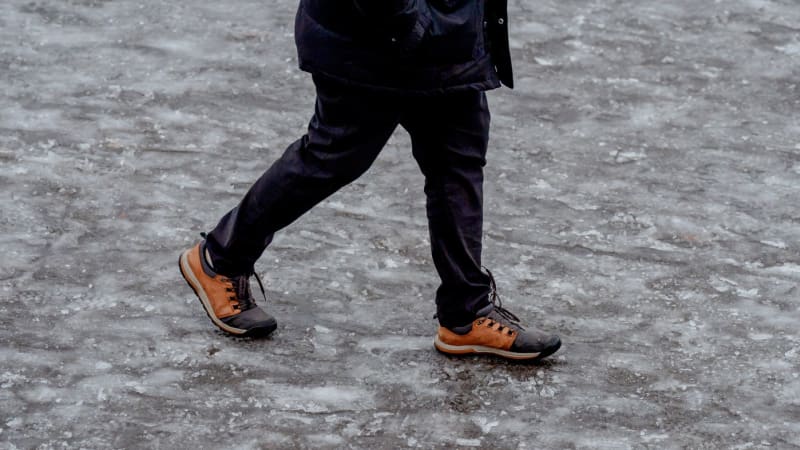 VÝSTRAHA: Pozor na silnou námrazu, varují meteorologové. Podívejte se, kde hrozí nebezpečí