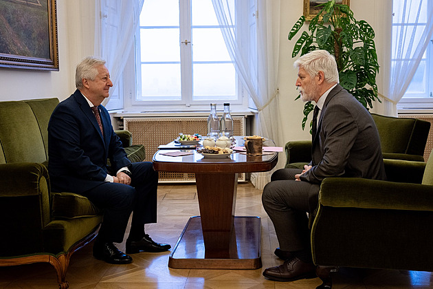 Pavel se sejde s ministrem Zůnou a šéfem armády Řehkou. Projednají další spolupráci