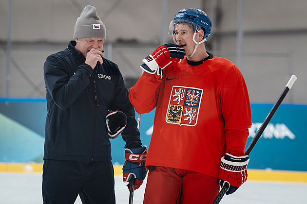 Hokejisté bez Faksy, Pastrňák před bitvou s Dány trénuje vedle Červenky a Sedláka