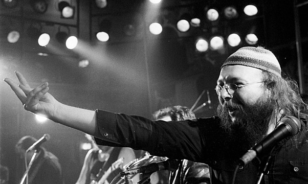 Zemřel undergroundový hudebník Jim Čert. Donášel StB, za spolupráci se omluvil