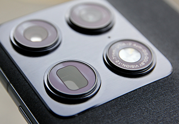 Zatím největší letošní překvapení. Tak výborný foťák nikdo nečekal