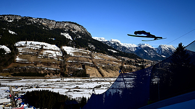 Sdruženáři létali daleko přes 200 metrů, aby o vítězi rozhodla desetina sekundy