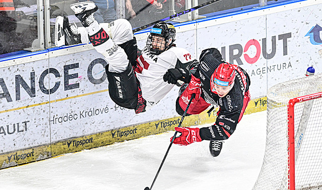 ONLINE: Sparta vybouchla v Hradci, Kladno otočilo s Kometou. Vítkovice srovnávají