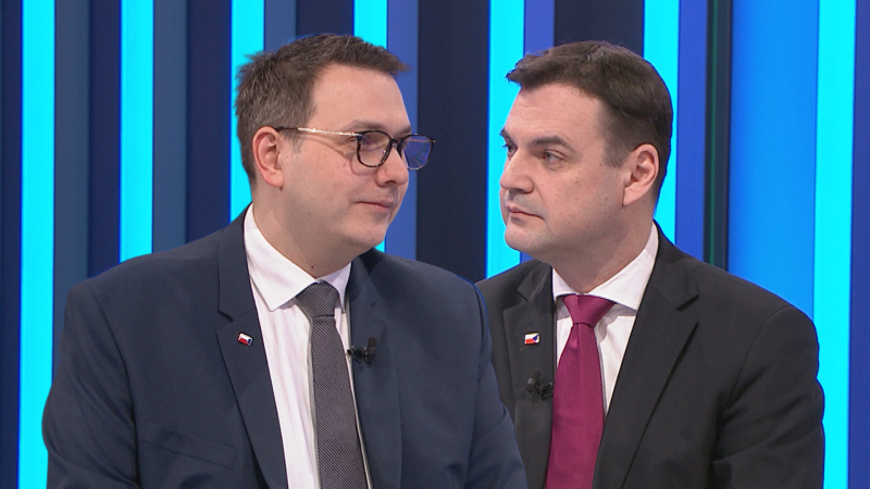 Nebojím se říct, že třetí světová válka začala, ukázal Lipavský na „osu zla“. Macinka ho krotil