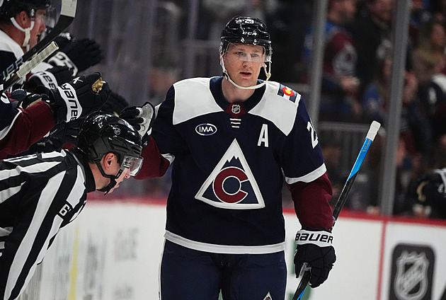 Nečas po olympiádě poprvé nebodoval, výhru Colorada vystřelil MacKinnon