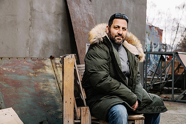 Krabička cigaret má v mnoha situacích větší cenu než peníze, líčí expert na přežití