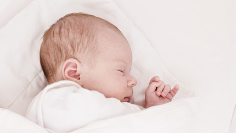 Nejméně dětí v historii Česka. Loni se jich narodilo jen 78 tisíc, ubylo i svateb