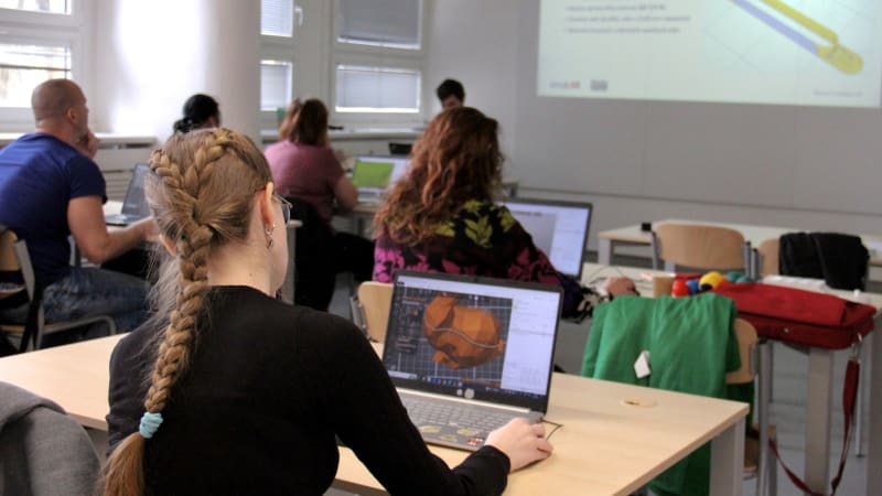 Tahanice o osmiletá gymnázia: Plaga se dostal do křížku s kraji. Dojde k jejich redukci?