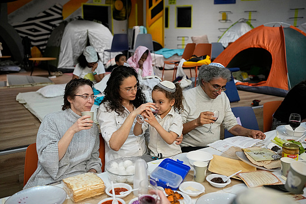 Izrael slaví pesach v krytech, oslavy v Jeruzalémě a Tel Avivu narušily rakety