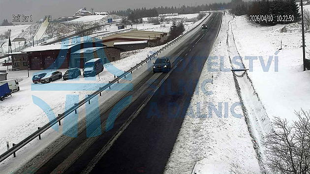 Západ Čech zasypal sníh, na Karlovarsku zkomplikoval dopravu