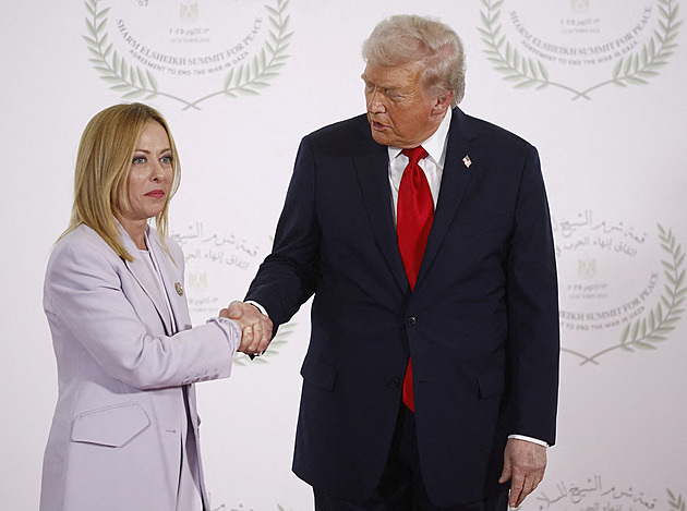 Trumpovi se postavila už i Meloniová. Útok na papeže ji přivedl do úzkých