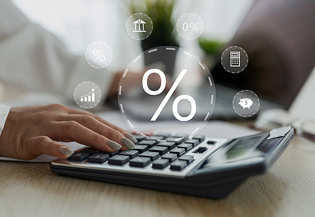 Úvěr z banky či nebanky? Na bezpečné zadlužení má ČNB vlastní desatero