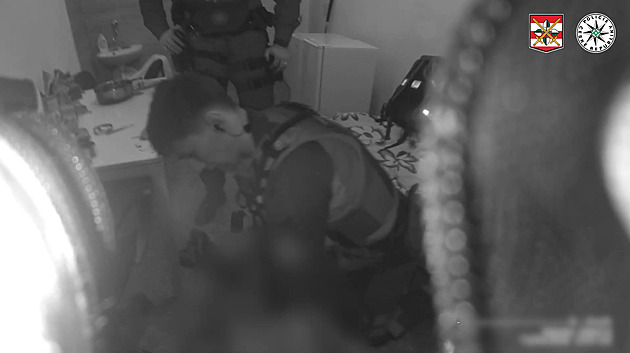 Muž zkolaboval po požití alkoholu a fentanylu. Oživovala ho policie i záchranka