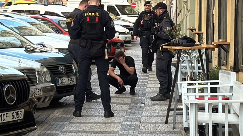 Drama v centru Prahy: Záchranáři zasahovali u pořezaného muže, v akci je i policie