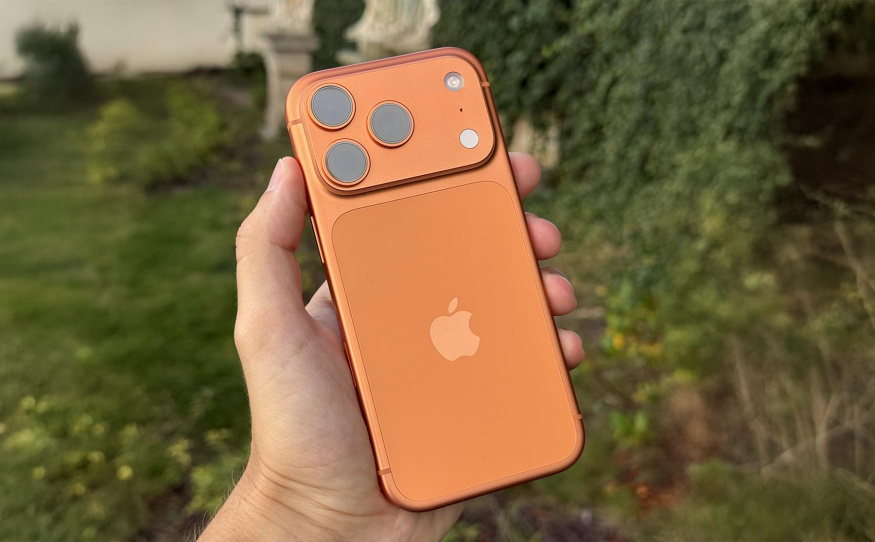 iOS 27 zrychluje a krotí tekuté sklo. Důraz klade na vyhledávání a AI