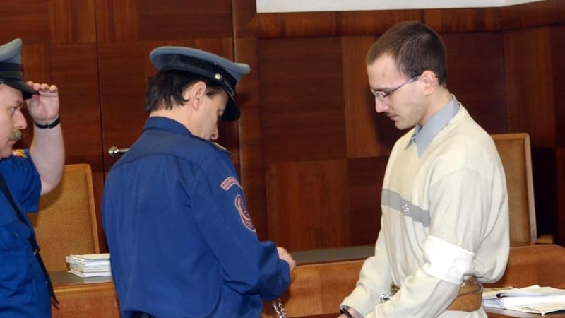 Trojnásobný vrah Hejna chce po 22 letech na svobodu: Snažím se vše odčinit, řekl soudu