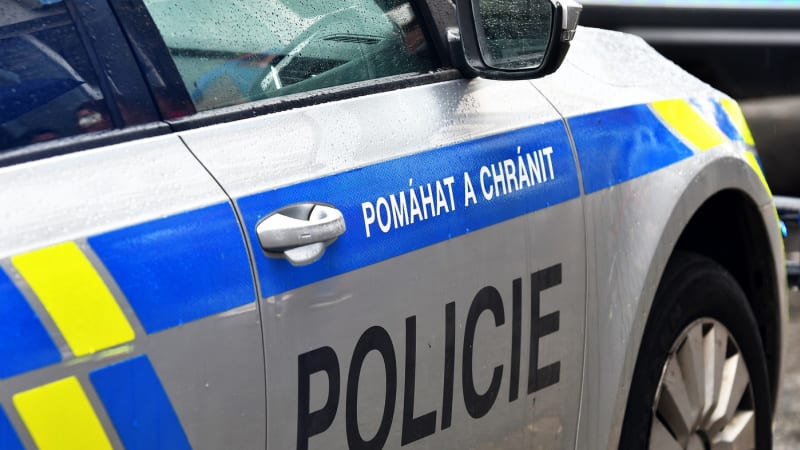 Evakuace kadaňské nemocnice: Kvůli hrozbě bombou zasahoval na místě pyrotechnik