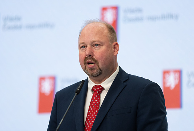 Vláda může stanovit, co je důležité, píše Tejc Bradáčové. Diktovat ale nechce