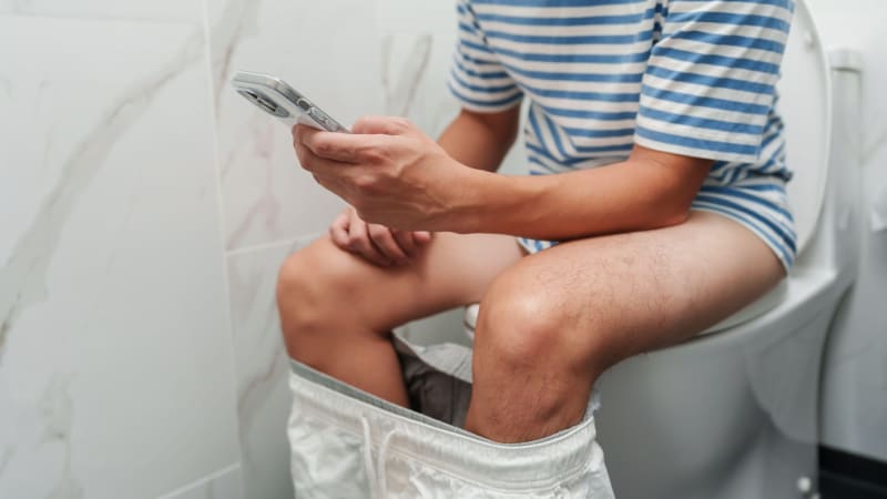 Svědí, pálí, bolí a krvácí. Kdy je možné hemoroidy řešit doma a kdy vyhledat lékaře?