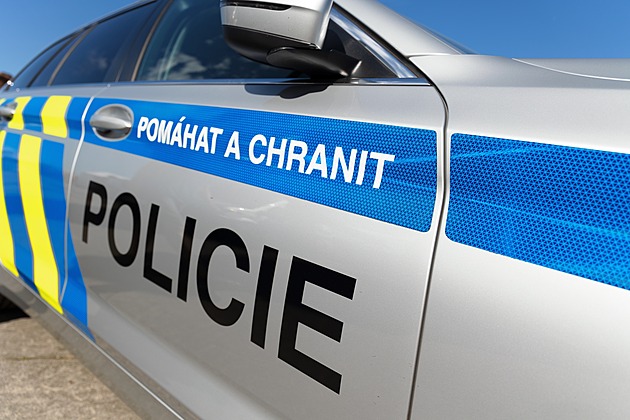 Mladík mířil zbraní na zdravotníka. Policii se pak sám přihlásil a prozradil důvod