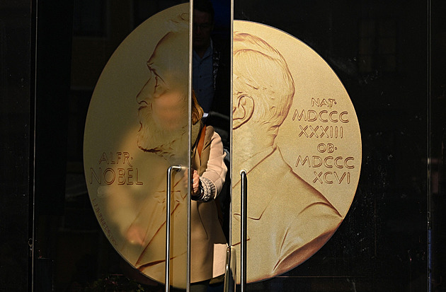 Kdo letos dostane Nobelovu cenu za fyziku? Sledujte živý přenos z ceremoniálu