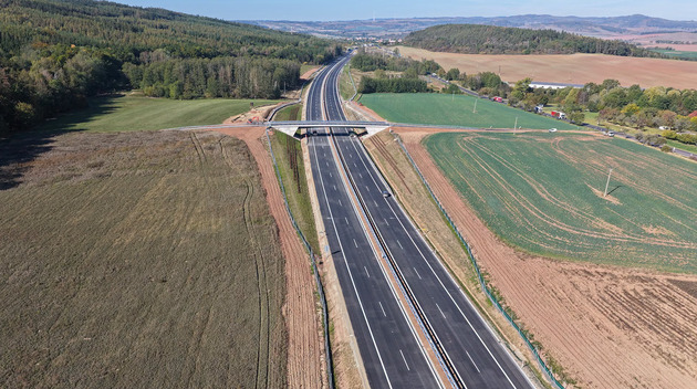 Další dva kilometry dálnice D6 jsou v provozu. Dokončení zbytku úseku se zdrží