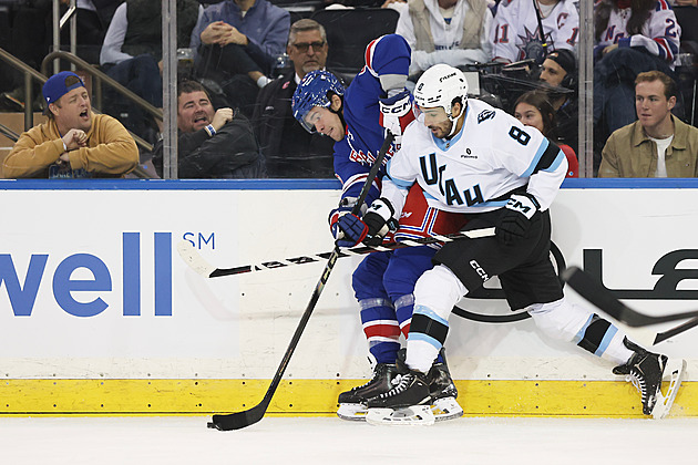 Zase o Čecha méně v NHL. Rangers poslali Chmelaře hrát na farmu
