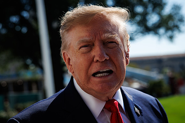 Třístranná schůzka s Putinem a Siem? Ano, řekl Trump a opět útočil na Zelenského