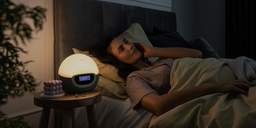 Vykažte telefon z ložnice: tyhle 4 budíky vám místo displeje rozsvítí celé ráno