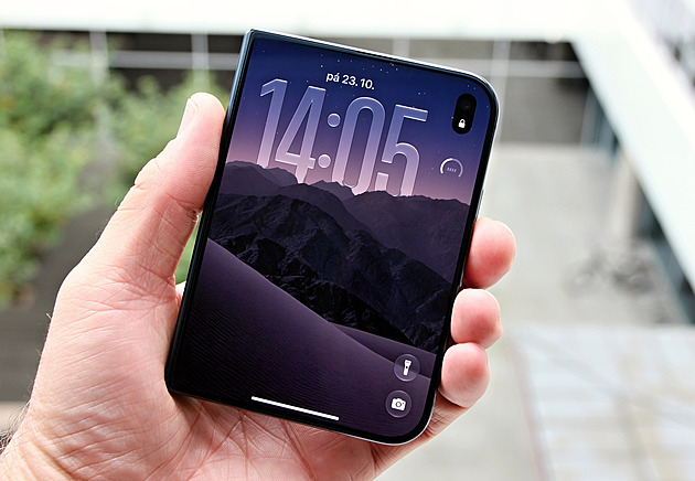 Problémy s ohebným iPhonem. Rozbité displeje vyměníme, slibuje Apple