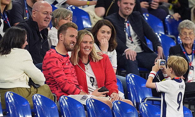 Pohádková láska Harryho Kanea. Svou manželku Kate poznal už jako čtyřletý